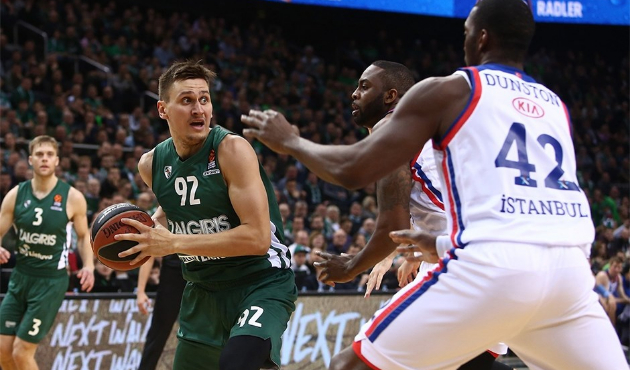 Anadolu Efes ezdi geçti!