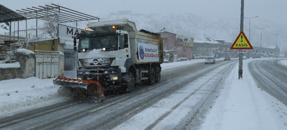Kayseri Büyükşehir’den kar yağışı çalışması