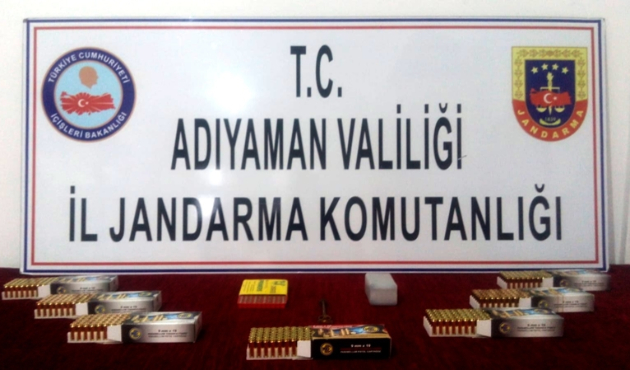 Hepsi çiğköfte paketlerinin içinden çıktı...