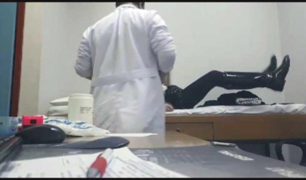 Hastalarının görüntülerini gizlice çekip sosyal medyadan paylaştı!