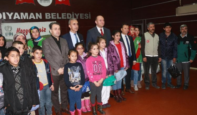 Adıyaman'da yetim çocuklara kıyafet desteği