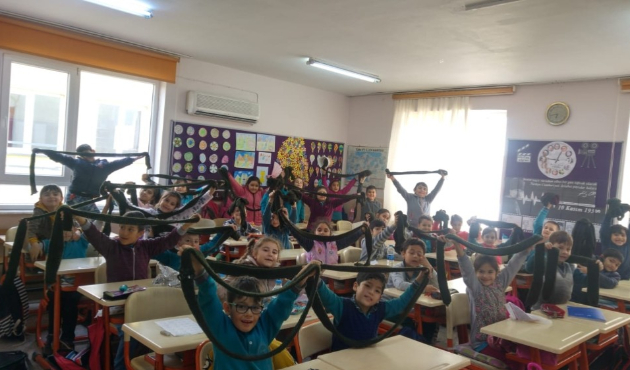 Antalya'da minik öğrencilerden Mehmetçiğe anlamlı destek