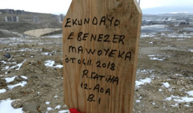 Hristiyan futbolcunun mezarına "Ruhuna Fatiha" yazdılar!