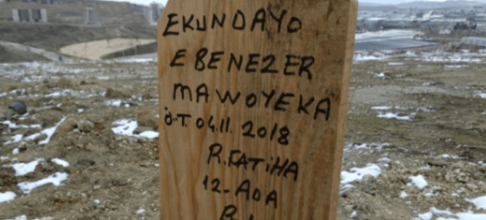 Hristiyan futbolcunun mezarına "Ruhuna Fatiha" yazdılar!