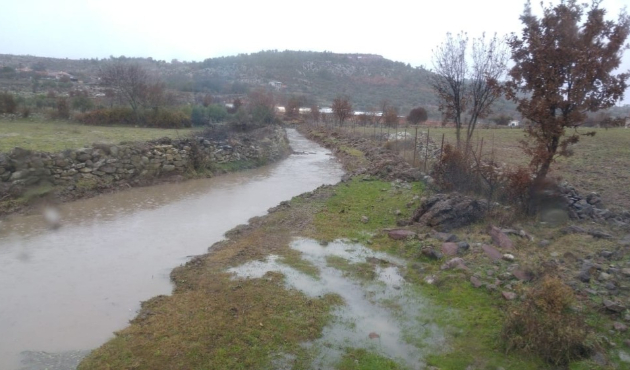 Manisa Karakılınçlı'da çamur ve pislik temizliği yapıldı