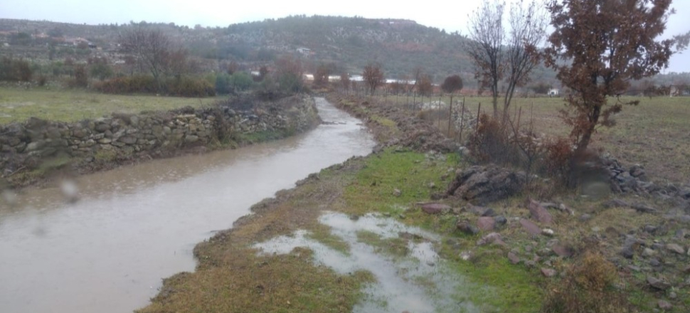 Manisa Karakılınçlı'da çamur ve pislik temizliği yapıldı