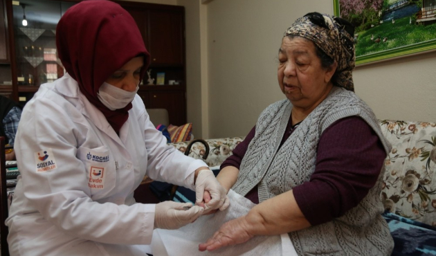 Kocaeli'de evde sağlık hizmetleri sürüyor