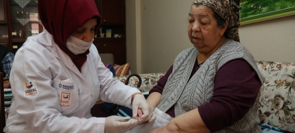 Kocaeli'de evde sağlık hizmetleri sürüyor