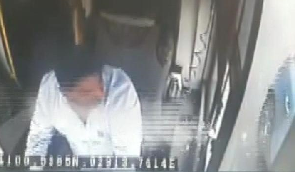 Sancaktepe'de otobüs şoförünün ölümden döndüğü an (VİDEO)