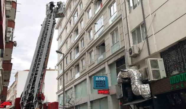 İstanbul Silivri'de itfaiye karga kurtardı