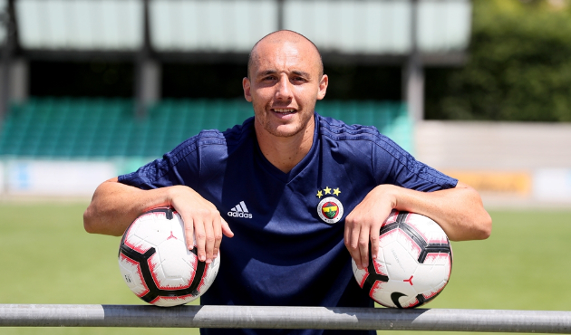 Aatif Chahechouhe Fenerbahçe'de kalıyor...