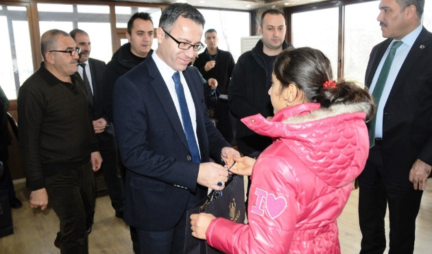Diyarbakır'da Kaymakam Koç çocuklarla buluştu