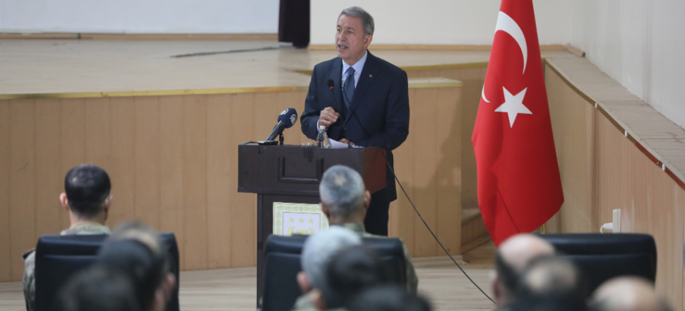 Bakan Akar'dan sınırda Fırat Harekatı açıklaması!