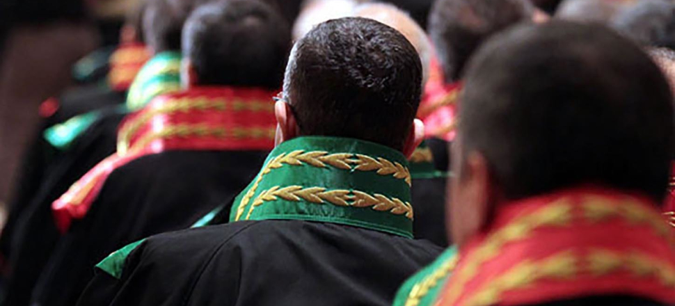 FETÖ'cü 17 hakim ve savcıya meslekten ihraç!