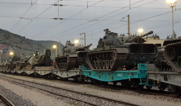 Kocaeli'den yüklenen tanklar Gaziantep'te...