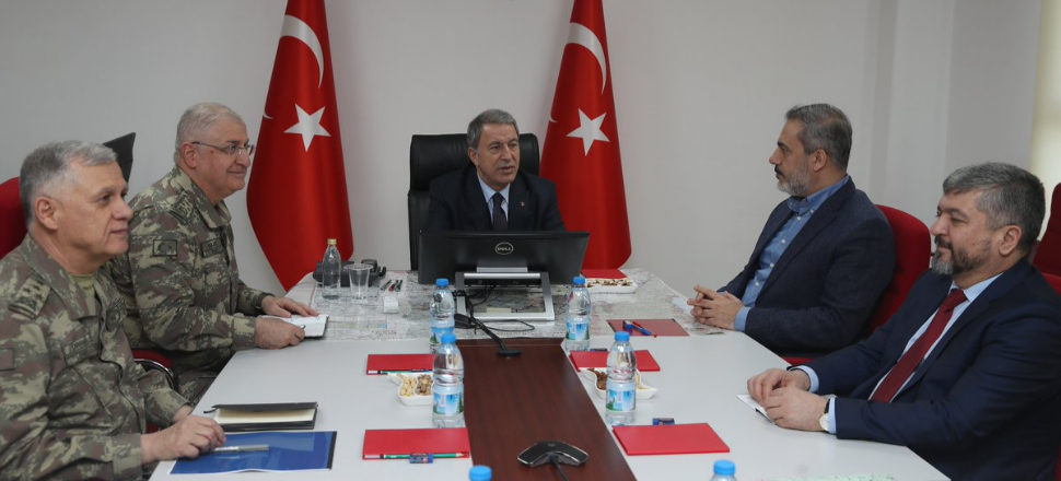 Hulusi Akar, komutanlar ve Hakan Fidan sınırda bir araya geldi!