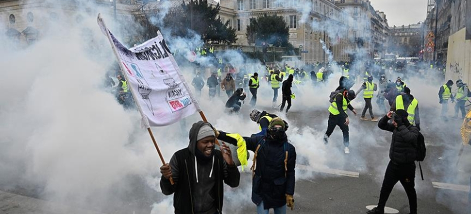 Paris'te Sarı Yelekliler'e müdahale...