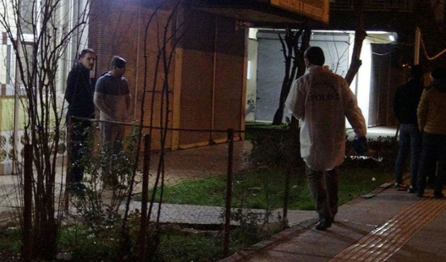 Karton kutudan kan sızınca fark ettiler!