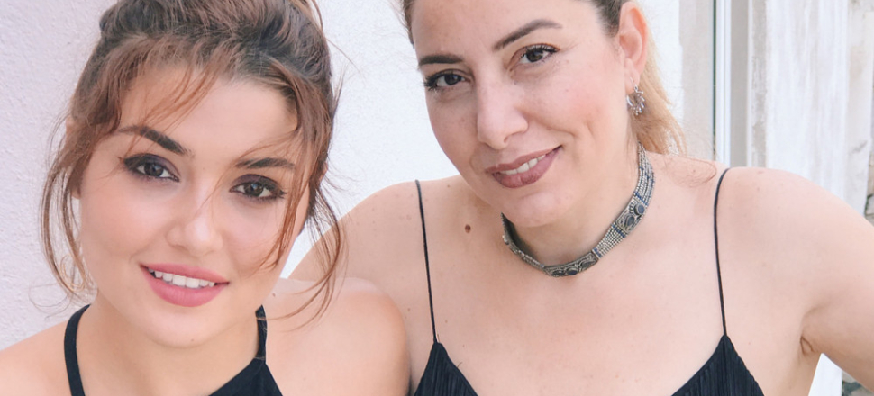 Hande Erçel'den annesine son veda!