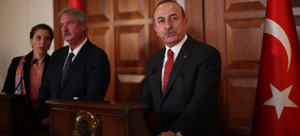Çavuşoğlu yüzüne söyledi, bakan kıpkırmızı kesildi