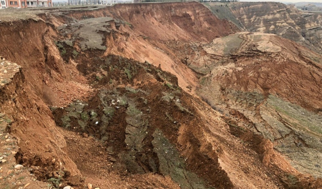 Adıyaman Kahta’da heyelan meydana geldi