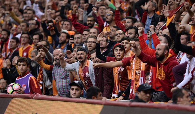 Galatasaray taraftarından 'İsyan' bestesi!