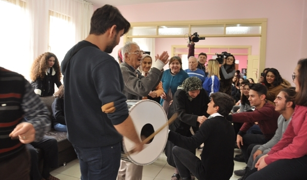 Aydın'da Alzheimer hastalarının mutlu günü