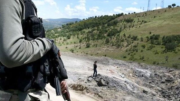 Korucuyu öldürüp cesedine bomba tuzakladılar!