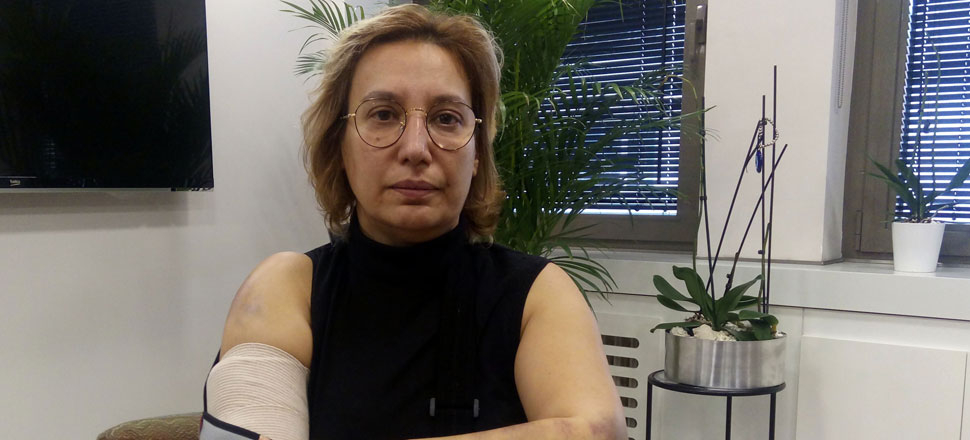 Doktorun yolunu kesip dehşeti yaşattılar!