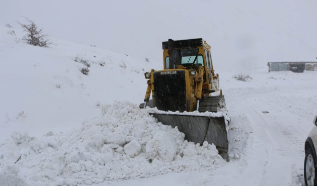 Elazığ’da 212 köy yolu açıldı, 15’inde mücadele sürüyor