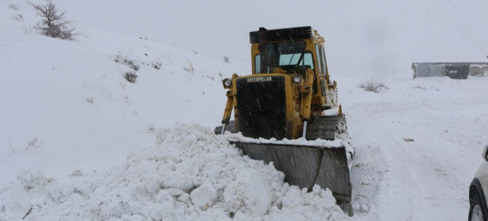 Elazığ’da 212 köy yolu açıldı, 15’inde mücadele sürüyor