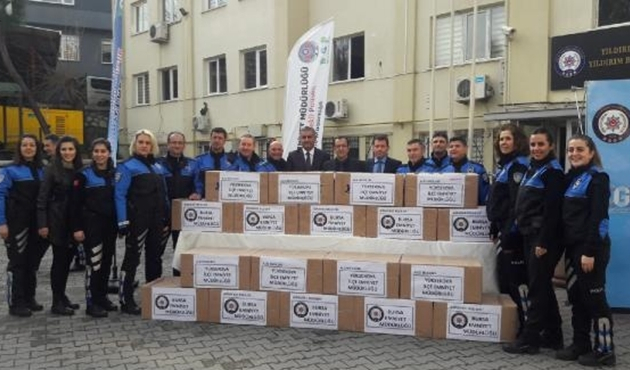 Bursa polisi Yüksekovalı liselilere kitap gönderdi