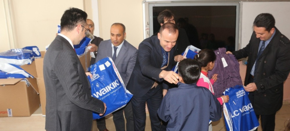 Ağrı’da 5 bin ihtiyaç sahibi öğrenciye giyim desteği