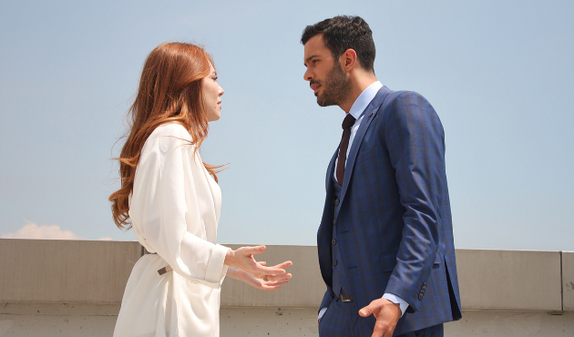 Eski rol arkadaşı Barış Arduç'u bırakmadı!