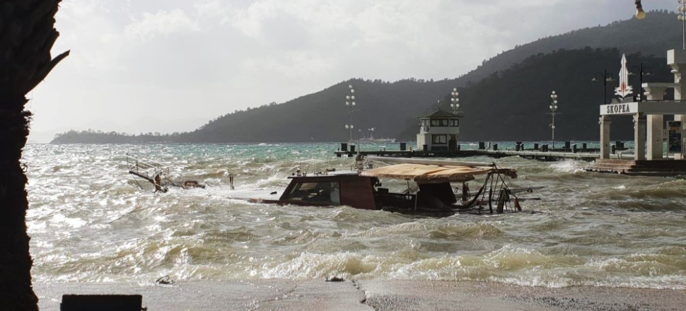 Muğla Göcek’te gezi teknesi alabora oldu