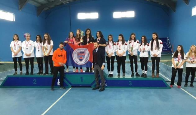 Erzurum'da tenis şampiyonlarına ödülleri verildi