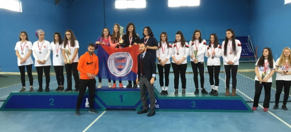 Erzurum'da tenis şampiyonlarına ödülleri verildi