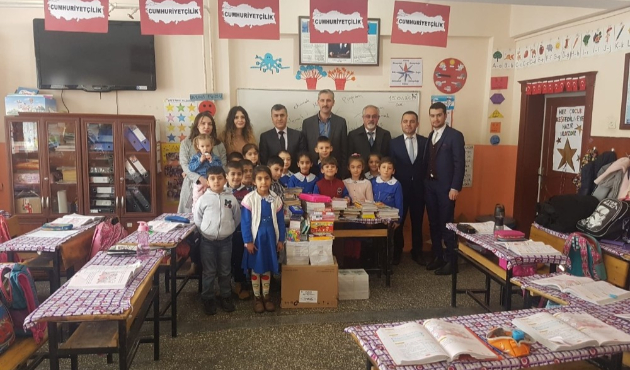 Siirt Pervari’de öğrencilere kırtasiye desteği