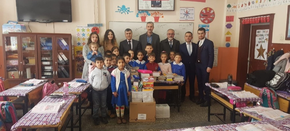 Siirt Pervari’de öğrencilere kırtasiye desteği