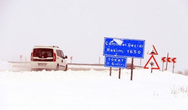 Tokat'ta kar yağışı ulaşımı olumsuz etkiledi