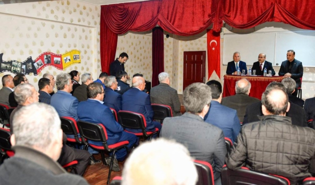 Adana'da Vali Demirtaş Karataşlı muhtarlarla bir araya geldi