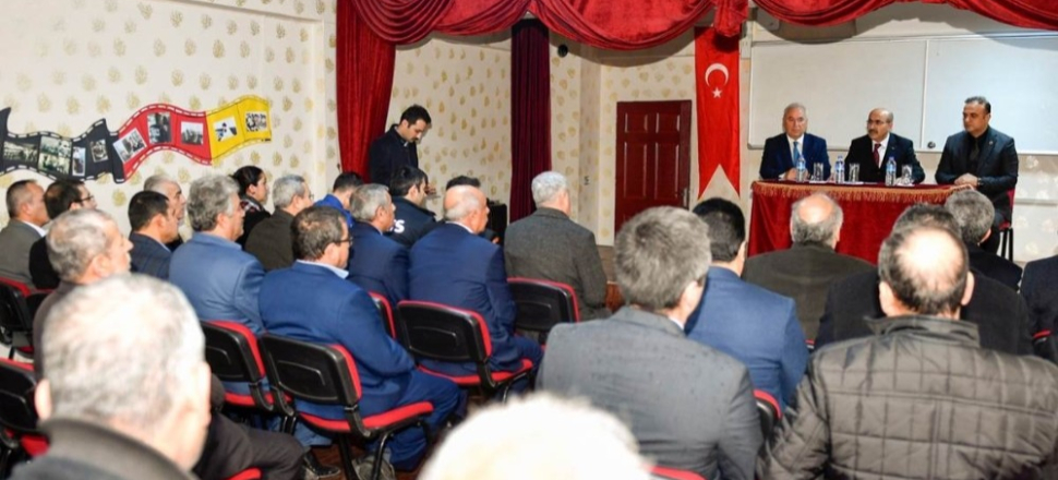 Adana'da Vali Demirtaş Karataşlı muhtarlarla bir araya geldi