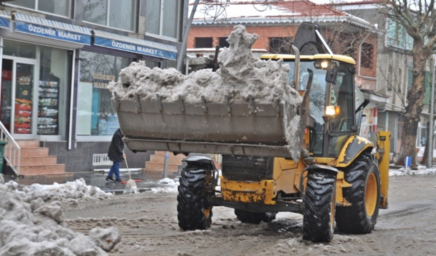 Adıyaman'da kar temizleme çalışmaları devam ediyor