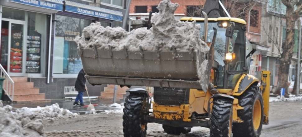 Adıyaman'da kar temizleme çalışmaları devam ediyor