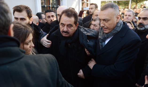 İbrahim Tatlıses annesini son yolculuğuna uğurladı!