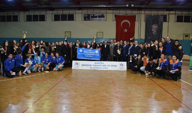 Manisa'da gençler sporla bir araya geldi