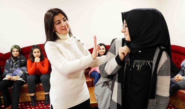 Bağcılar Belediyesi'nden 'hanımefendilik' dersleri!