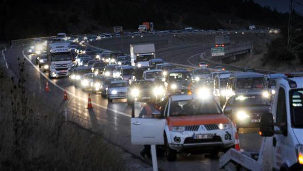 Topçular iskelesi sakin, Bolu ve Sakarya geçişi yoğun
