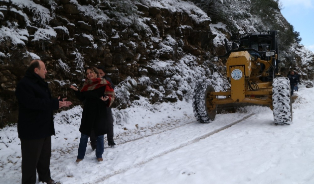 Aydın Efeler’de karla mücadele aralıksız sürüyor
