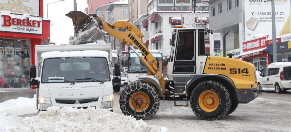Nevşehir merkezindeki kar temizliği devam ediyor
